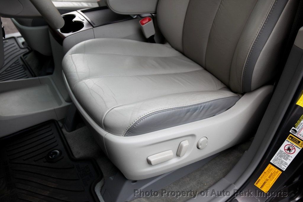 2011 Toyota Sienna Limited photo 21
