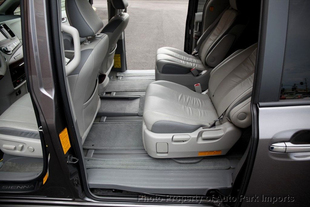 2011 Toyota Sienna Limited photo 23