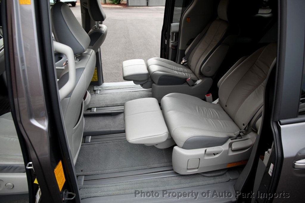 2011 Toyota Sienna Limited photo 26
