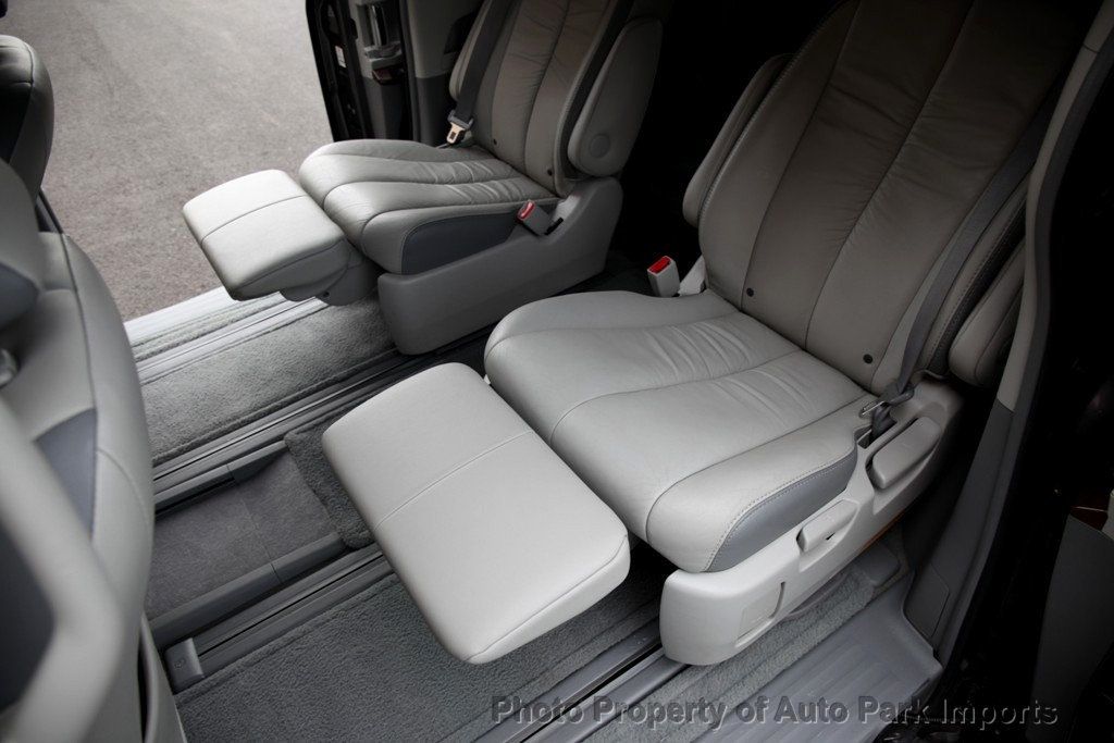 2011 Toyota Sienna Limited photo 27