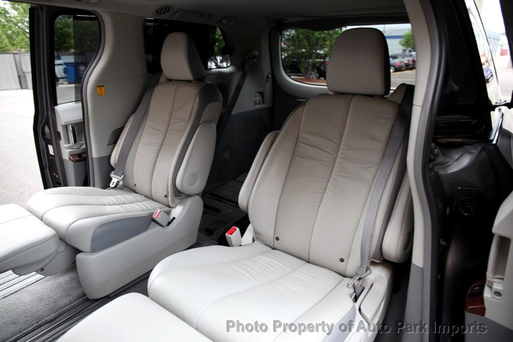 2011 Toyota Sienna Limited photo 28