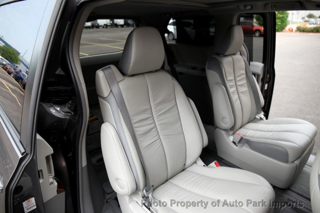 2011 Toyota Sienna Limited photo 31