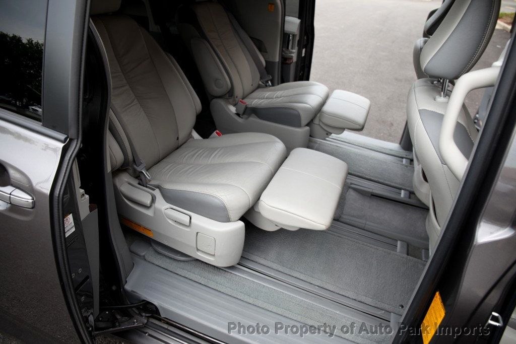 2011 Toyota Sienna Limited photo 32