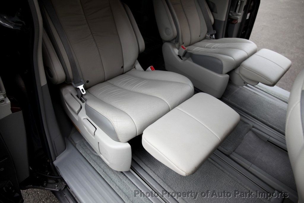 2011 Toyota Sienna Limited photo 33