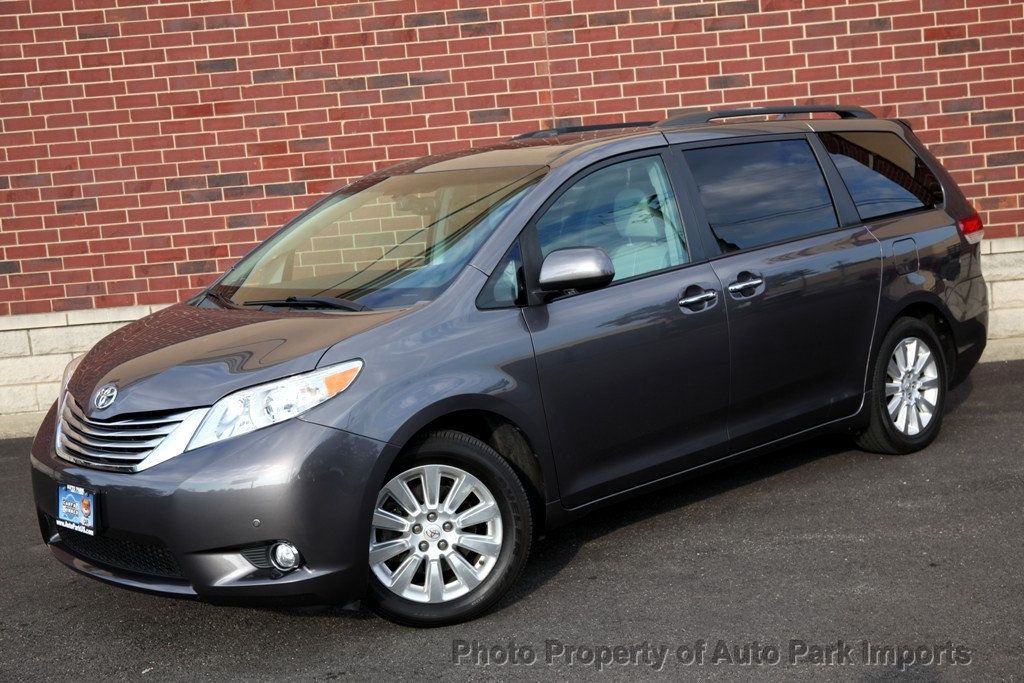 2011 Toyota Sienna Limited photo 3