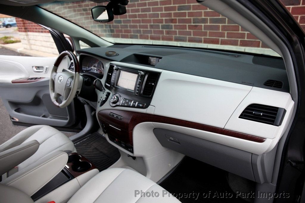 2011 Toyota Sienna Limited photo 38