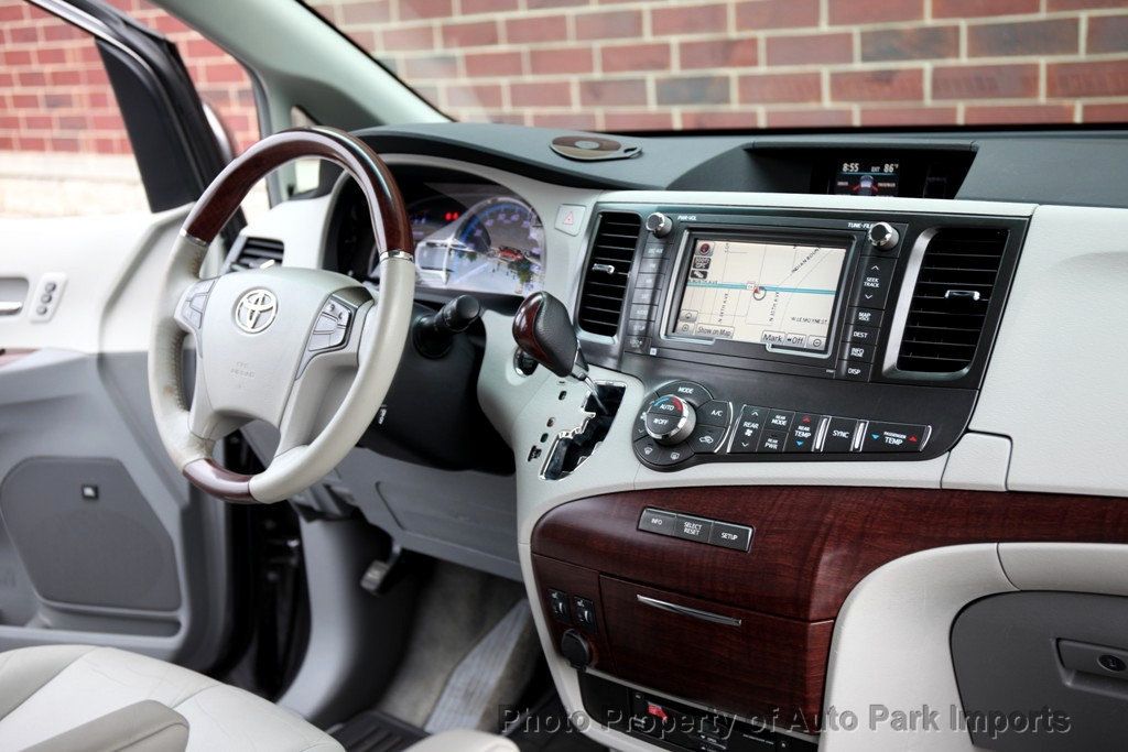 2011 Toyota Sienna Limited photo 39