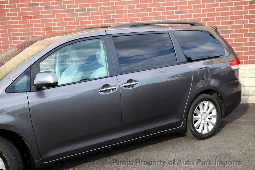 2011 Toyota Sienna Limited photo 4
