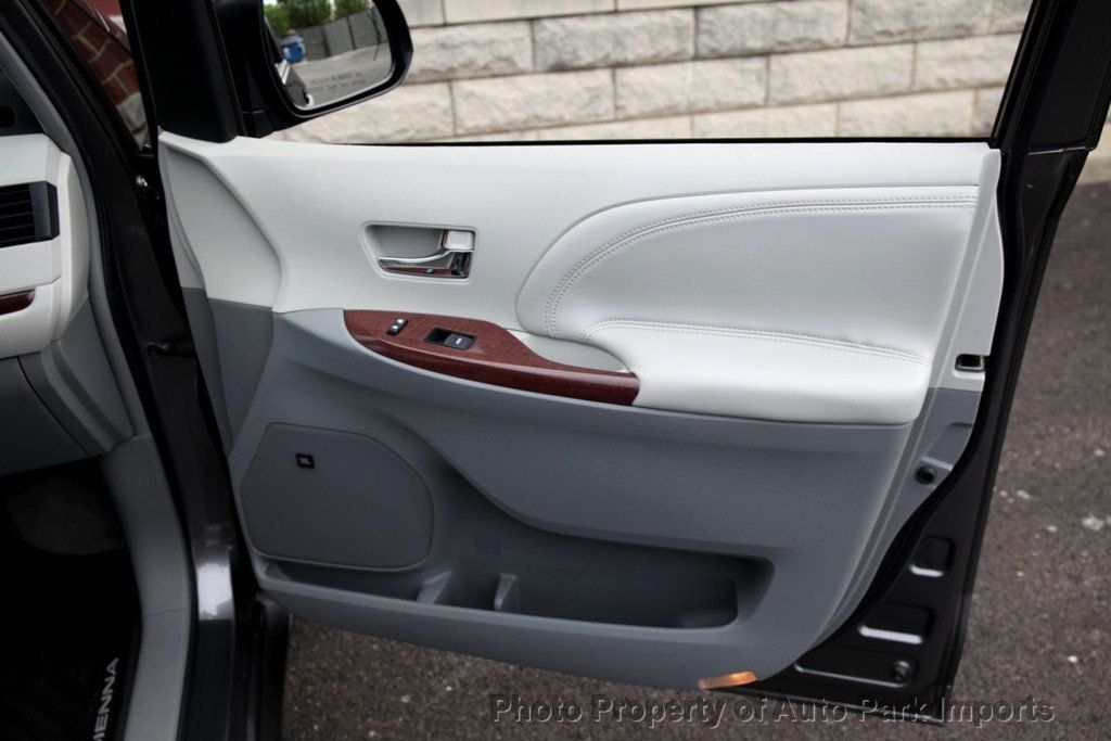 2011 Toyota Sienna Limited photo 52
