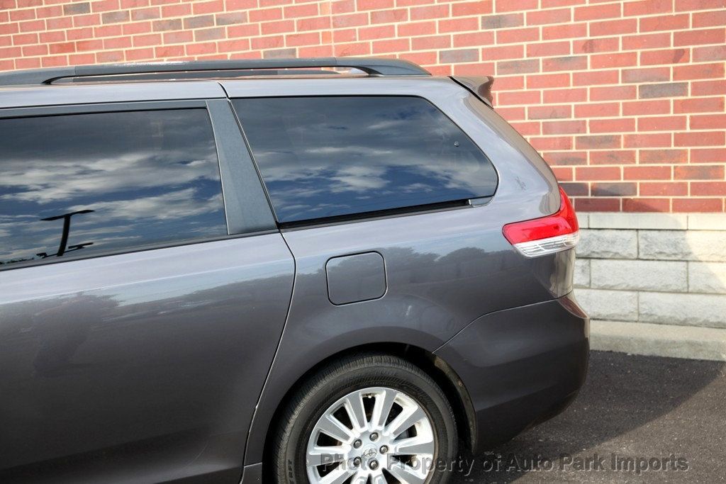 2011 Toyota Sienna Limited photo 5