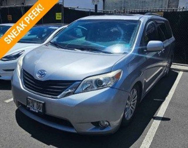 2011 Toyota Sienna XLE - 23012182 - 0