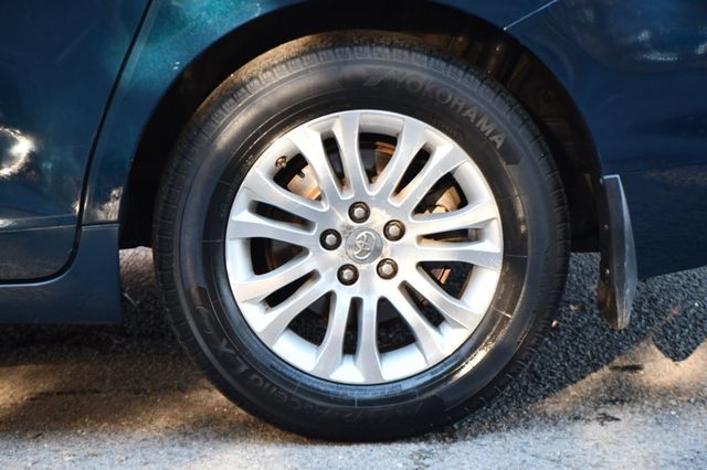 2011 Toyota Sienna XLE - 22983856 - 10