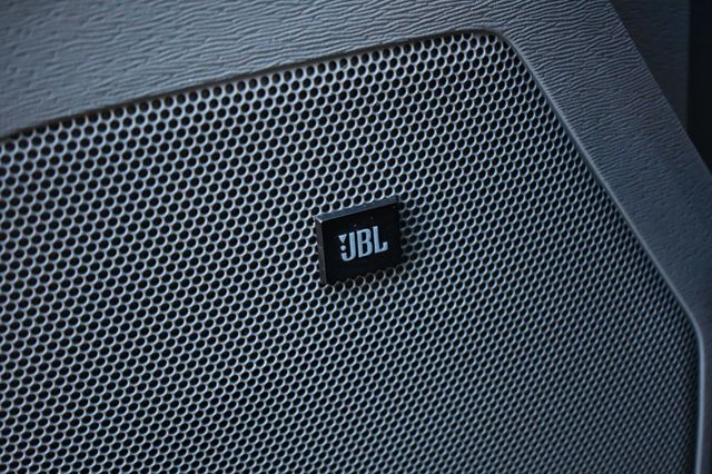 2011 Toyota Sienna XLE - 22983856 - 16