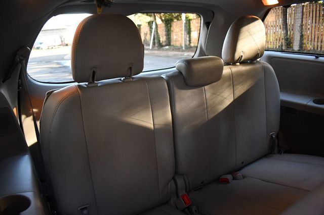 2011 Toyota Sienna XLE - 22983856 - 23