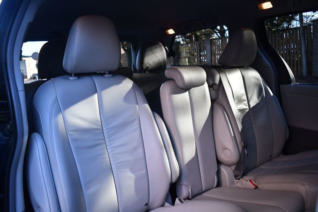 2011 Toyota Sienna XLE - 22983856 - 25