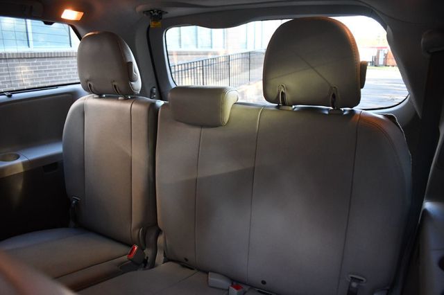 2011 Toyota Sienna XLE - 22983856 - 29