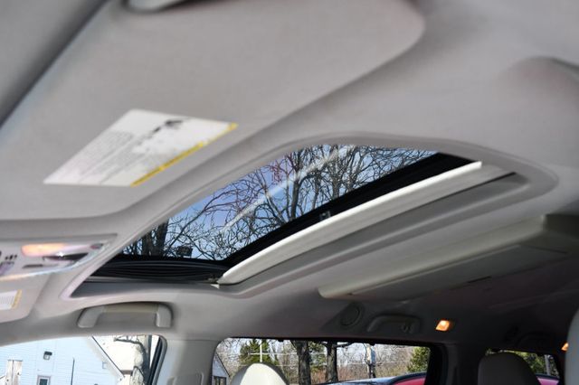 2011 Toyota Sienna XLE - 22983856 - 37