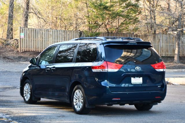 2011 Toyota Sienna XLE - 22983856 - 3