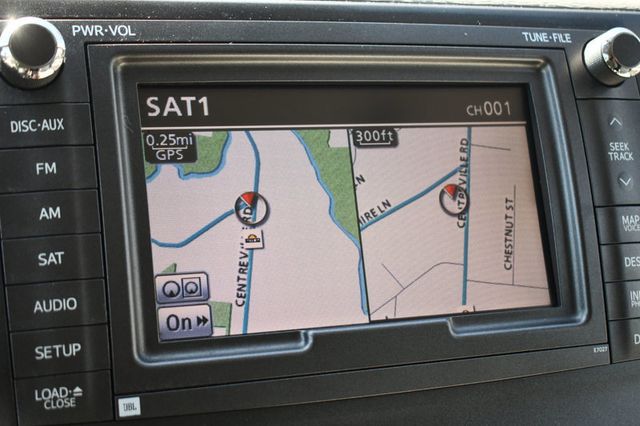 2011 Toyota Sienna XLE - 22983856 - 40