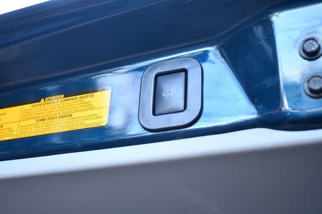 2011 Toyota Sienna XLE - 22983856 - 7