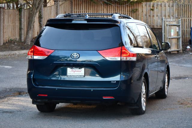 2011 Toyota Sienna XLE - 22983856 - 8