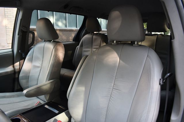 2011 Toyota Sienna XLE - 23078920 - 15