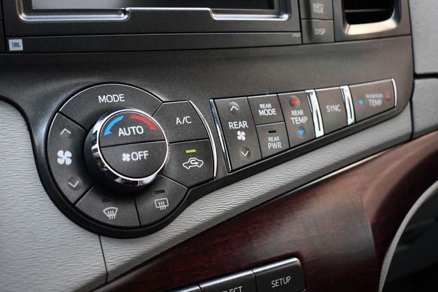 2011 Toyota Sienna XLE - 23078920 - 18