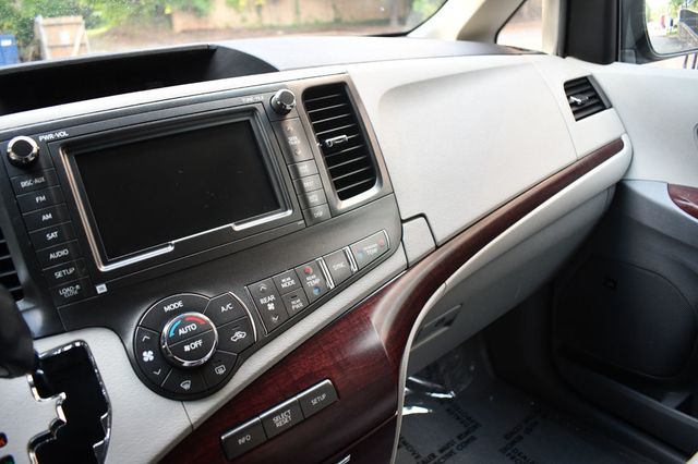 2011 Toyota Sienna XLE - 23078920 - 22