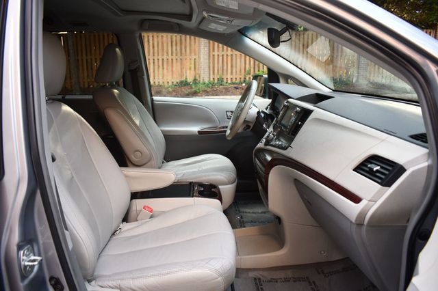 2011 Toyota Sienna XLE - 23078920 - 23