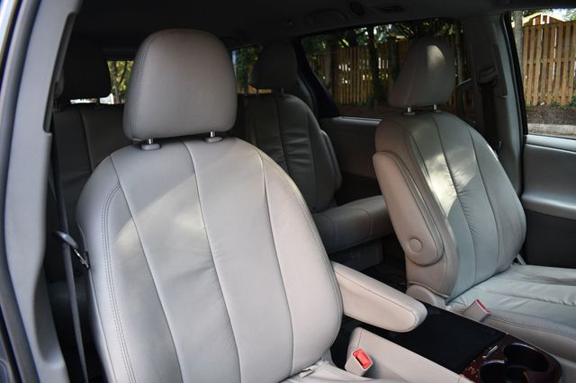 2011 Toyota Sienna XLE - 23078920 - 24