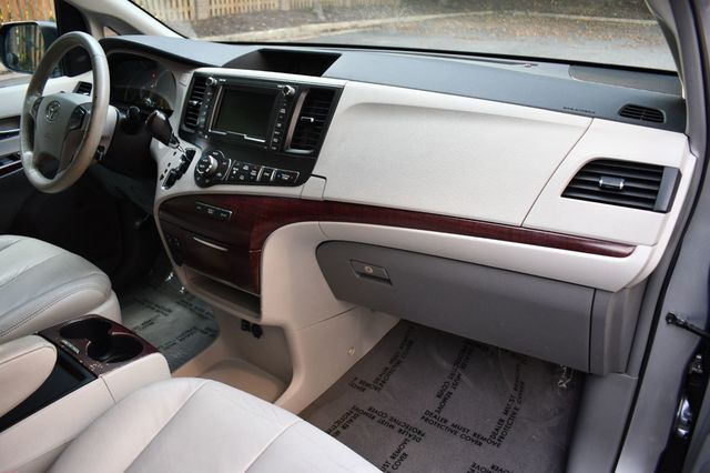2011 Toyota Sienna XLE - 23078920 - 25