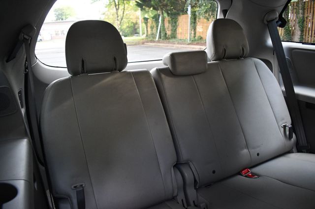 2011 Toyota Sienna XLE - 23078920 - 26