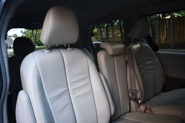 2011 Toyota Sienna XLE - 23078920 - 28