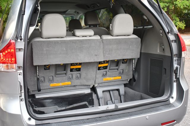 2011 Toyota Sienna XLE - 23078920 - 6