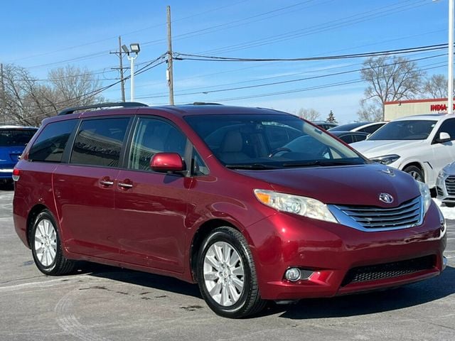 2011 Toyota Sienna XLE - 22755770 - 13