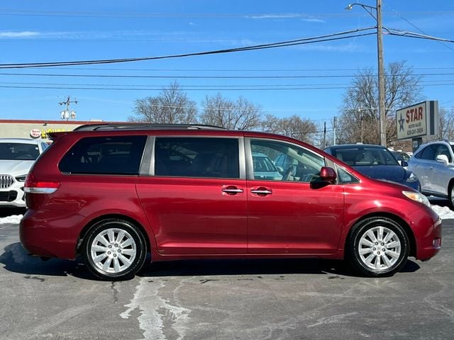 2011 Toyota Sienna XLE - 22755770 - 16