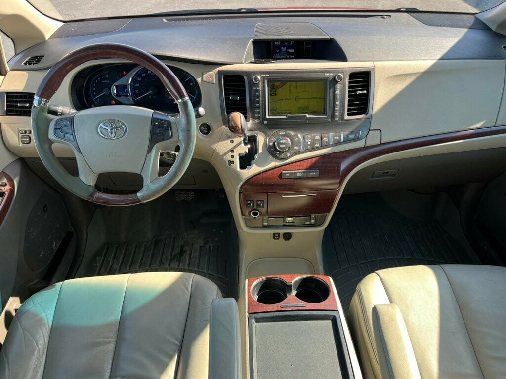 2011 Toyota Sienna XLE - 22755770 - 1