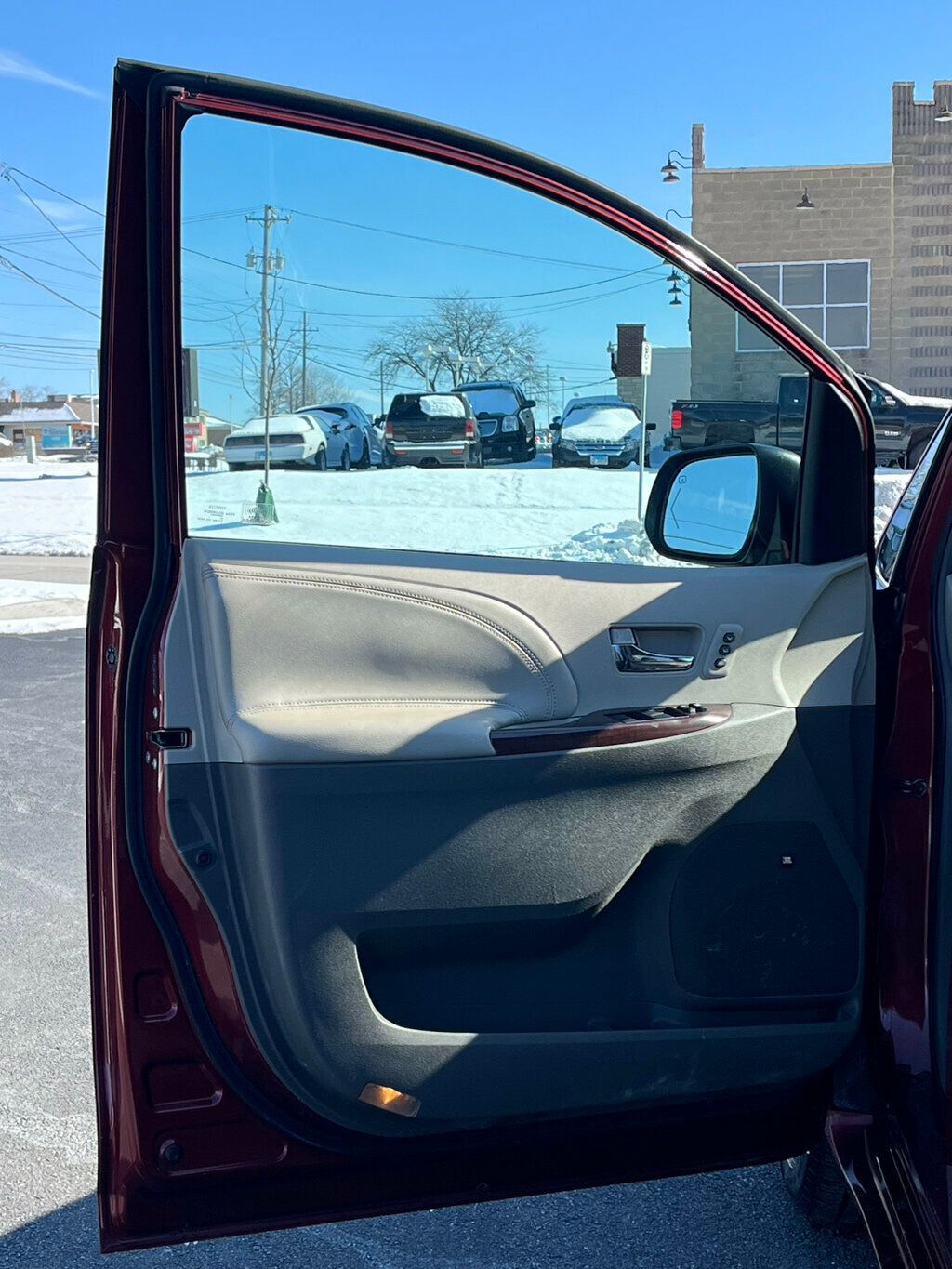 2011 Toyota Sienna XLE - 22755770 - 22