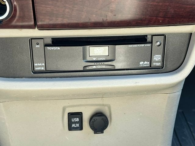 2011 Toyota Sienna XLE - 22755770 - 33