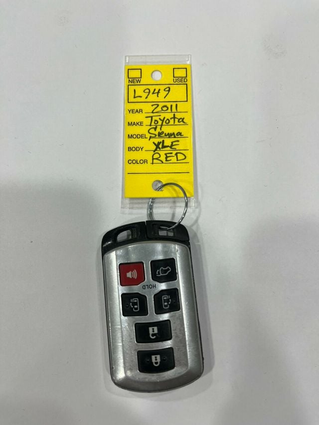 2011 Toyota Sienna XLE - 22755770 - 41