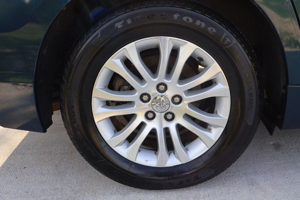 2011 Toyota Sienna XLE photo 12