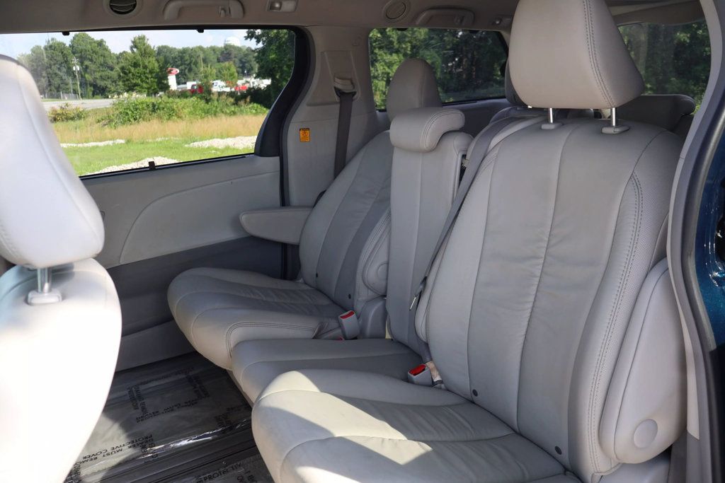 2011 Toyota Sienna XLE photo 30