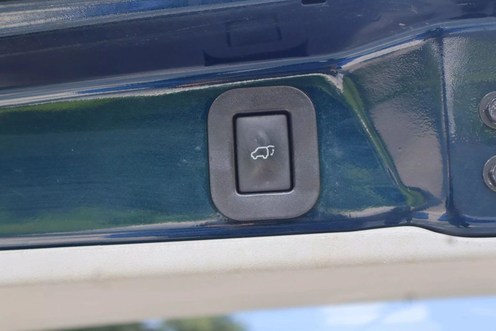 2011 Toyota Sienna XLE photo 36