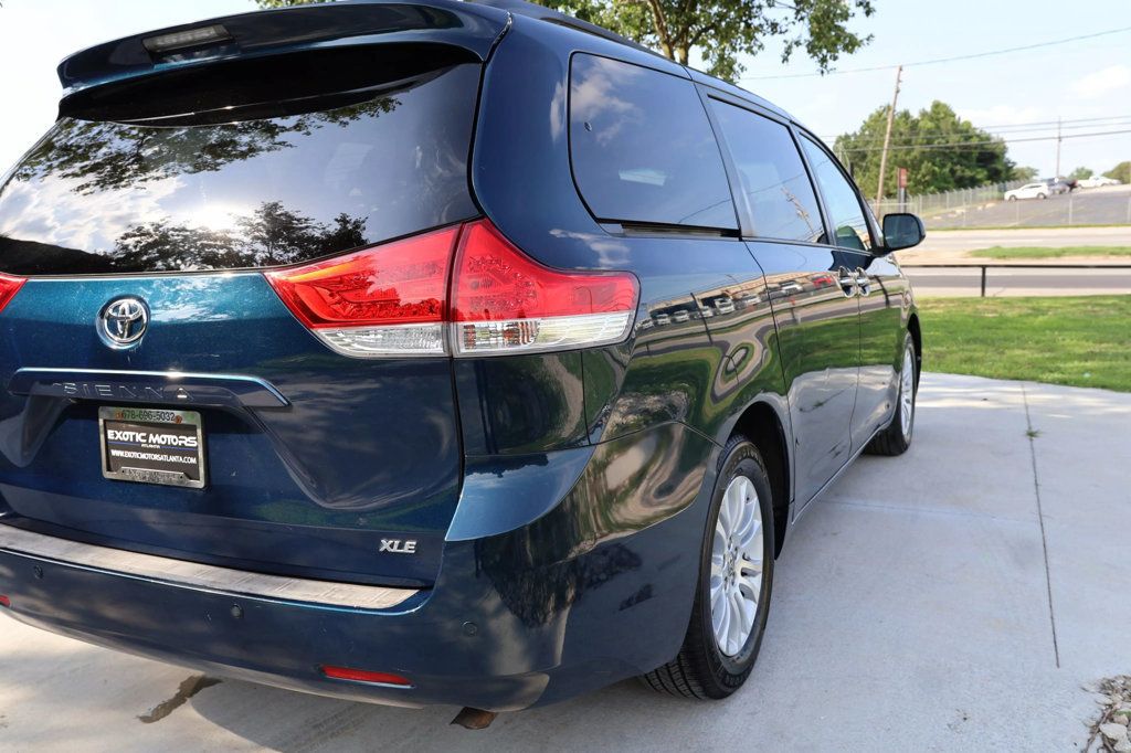 2011 Toyota Sienna XLE photo 4