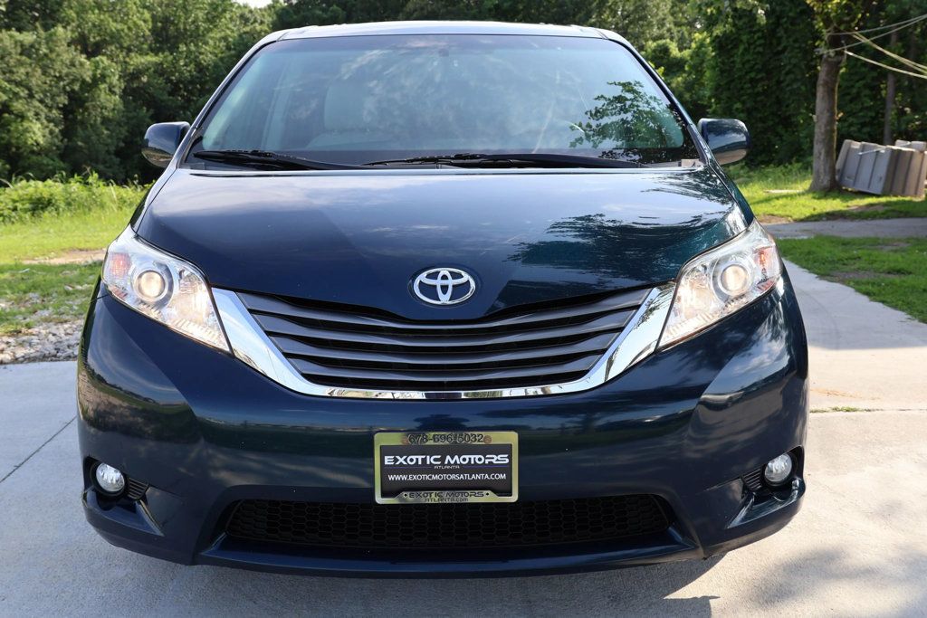 2011 Toyota Sienna XLE photo 6