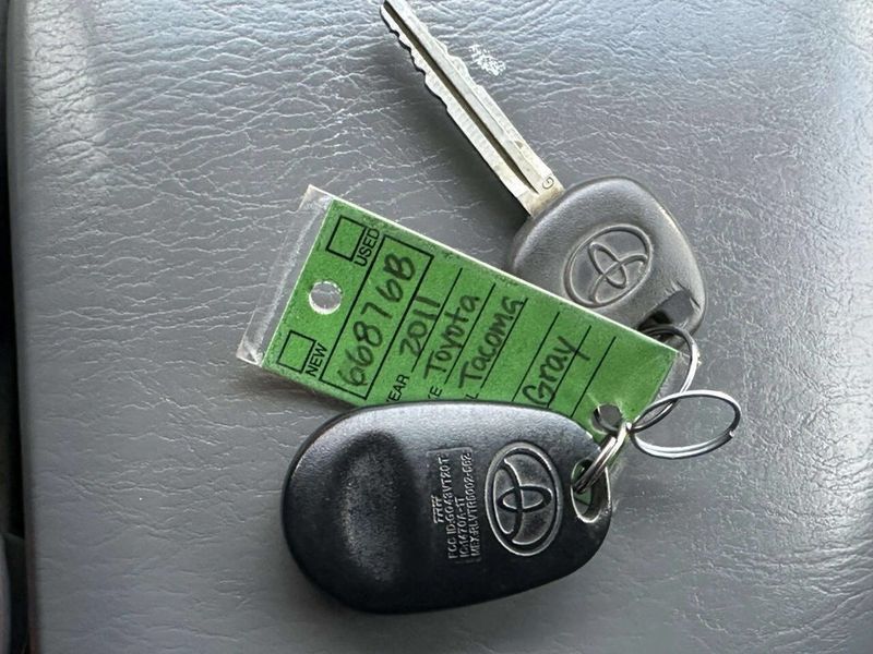 2011 Toyota Tacoma 4WD Access V6 Automatic - 23006125 - 28