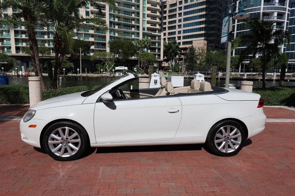2011 Volkswagen Eos 2dr Convertible DSG Komfort SULEV - 22934930 - 13