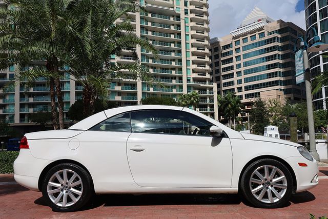 2011 Volkswagen Eos 2dr Convertible DSG Komfort SULEV - 22934930 - 14