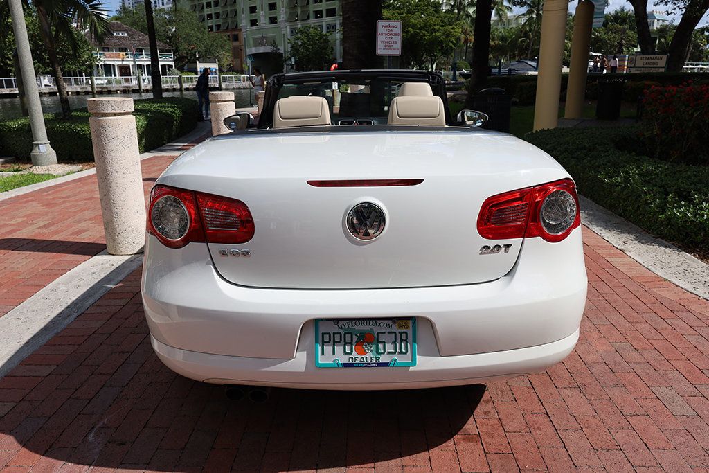 2011 Volkswagen Eos 2dr Convertible DSG Komfort SULEV - 22934930 - 19