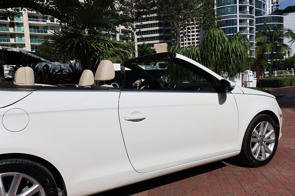 2011 Volkswagen Eos 2dr Convertible DSG Komfort SULEV - 22934930 - 21